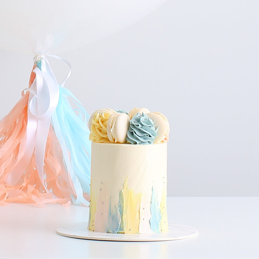 GENDER REVEAL CAKE - Macarons & Cream