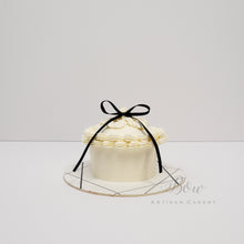 The Cupcake Cake Vintage [Petite]